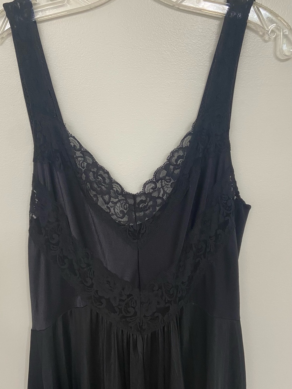Vintage Black Satin & Lace Full-Length Nightgown – Approx. Size Medium/Large - Picture 2 of 7
